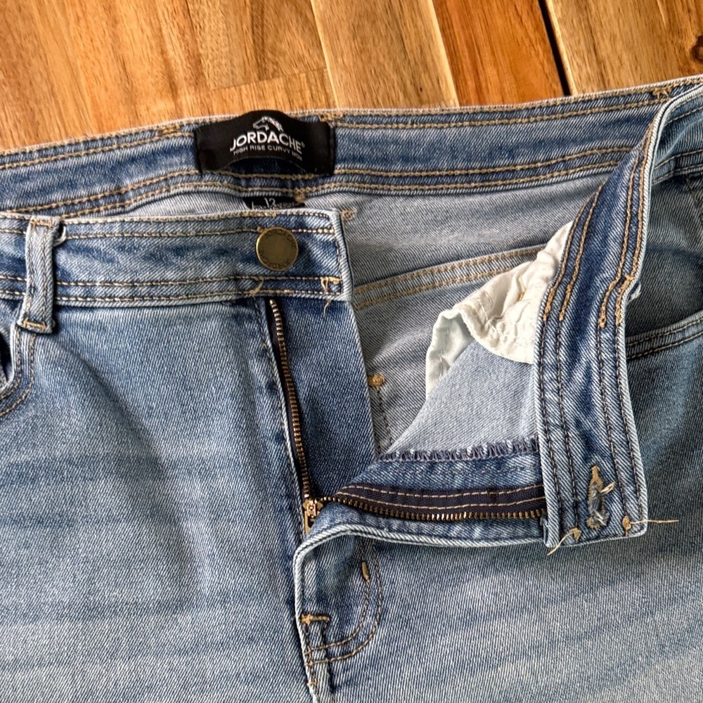 Jordache Sky Blue High Rise Curvy Mom Jeans - Size 12 - Picture 3 of 13